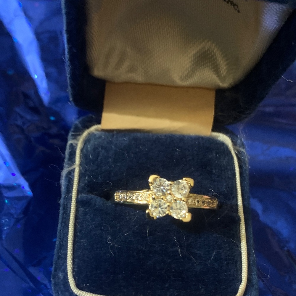 New beautiful 14-KT Gold Floral Cluster Diamond Engagement Women a Ring ( 7-1/2) - Picture 2 of 16